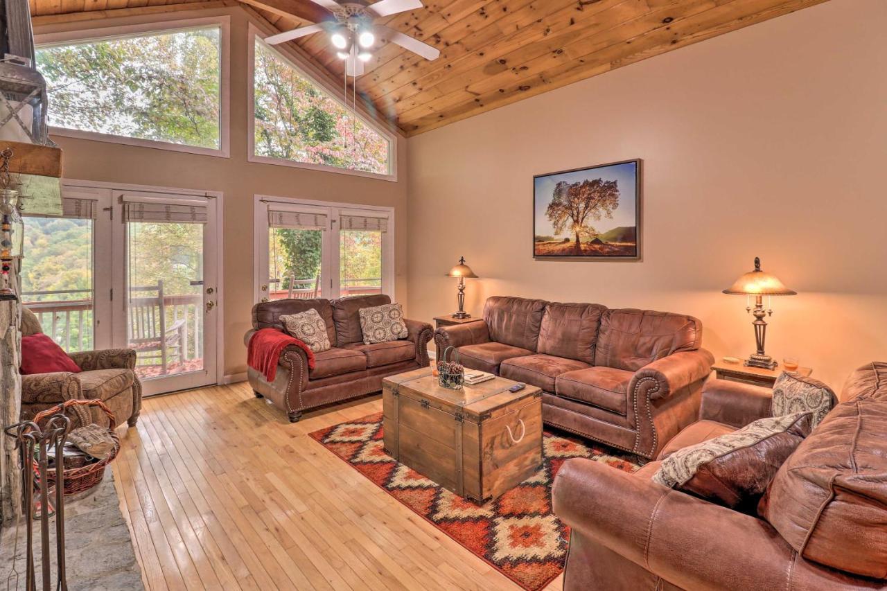 Rustic Red Cabin With Deck In Maggie Valley Club! Luaran gambar