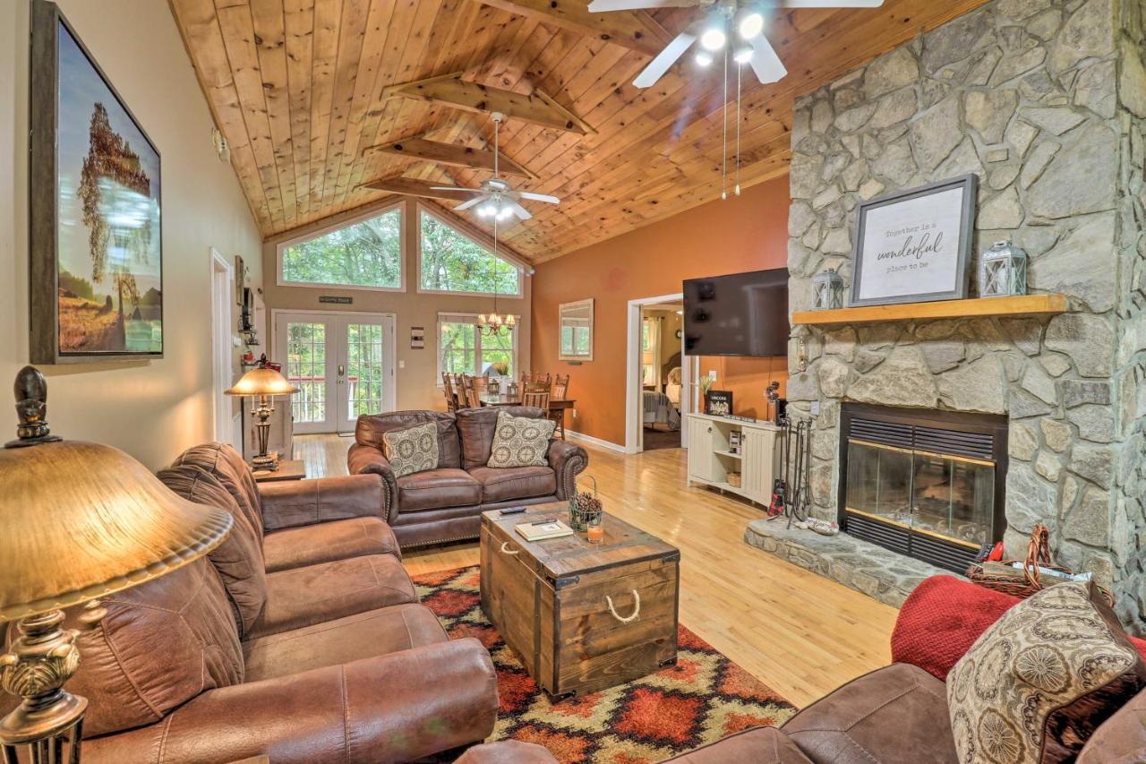 Rustic Red Cabin With Deck In Maggie Valley Club! Luaran gambar