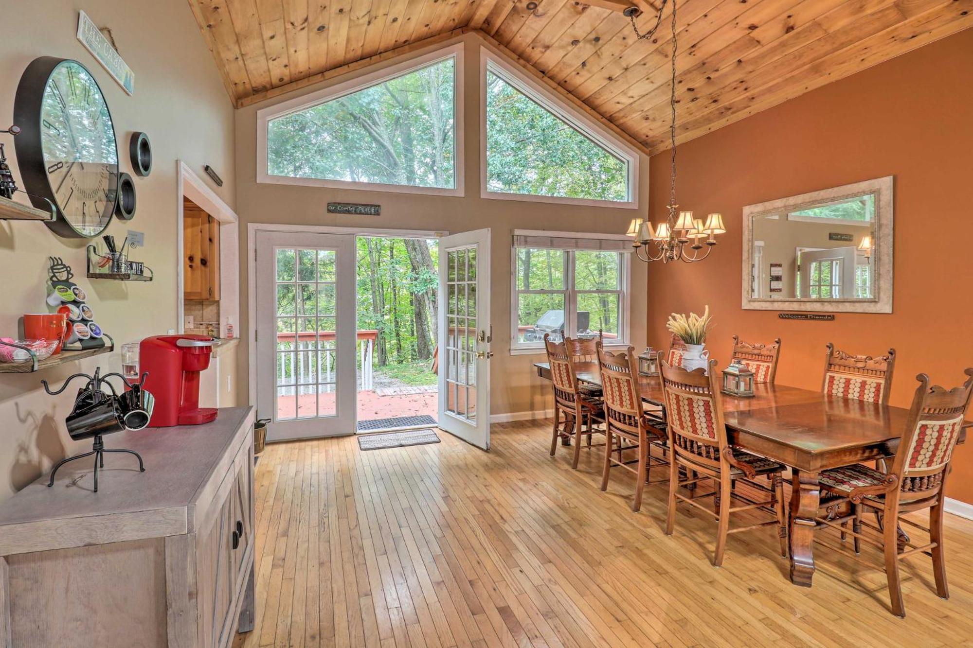 Rustic Red Cabin With Deck In Maggie Valley Club! Luaran gambar