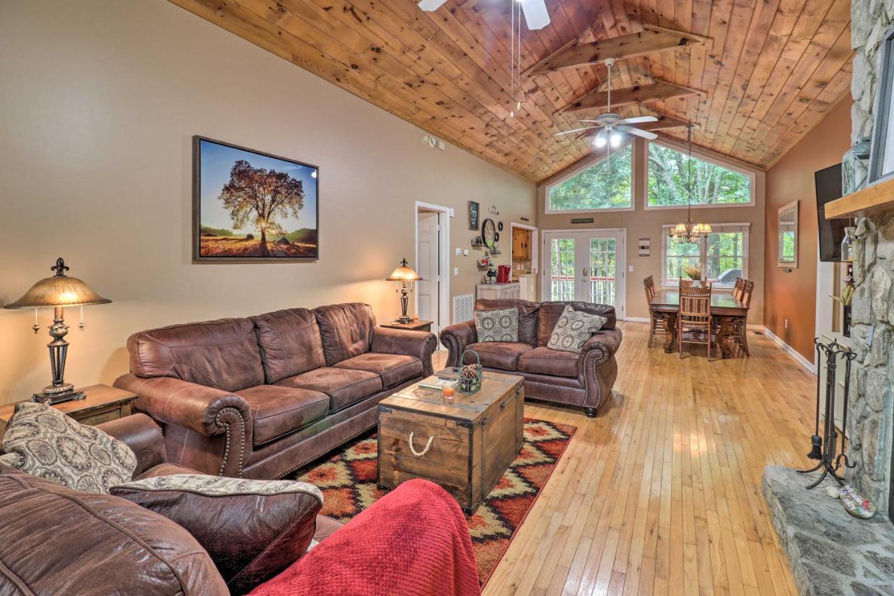 Rustic Red Cabin With Deck In Maggie Valley Club! Luaran gambar